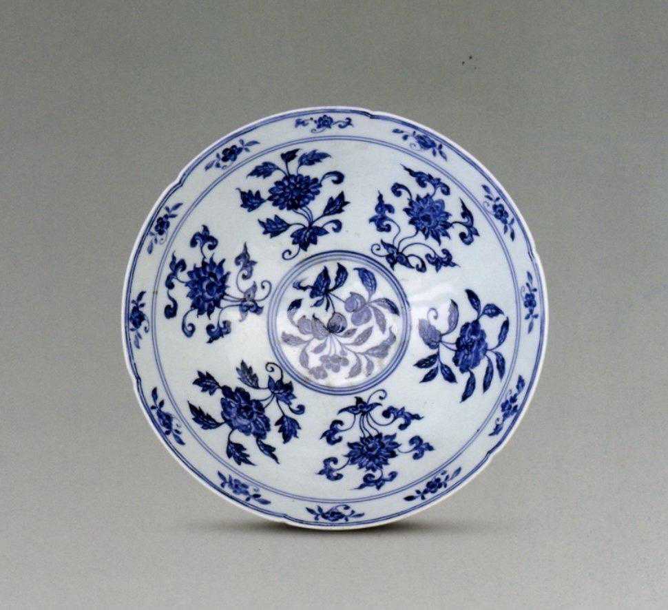 考古文物解读 ｜ 青花折枝花果纹葵口碗