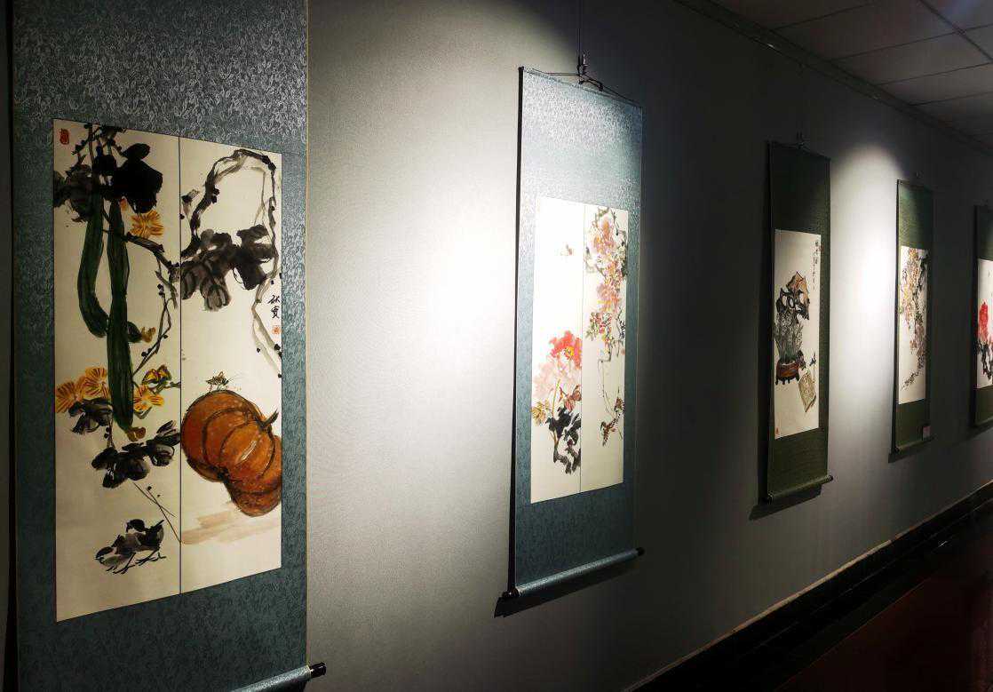 十一长假，来郑州市新华书店看河南书画名家作品展