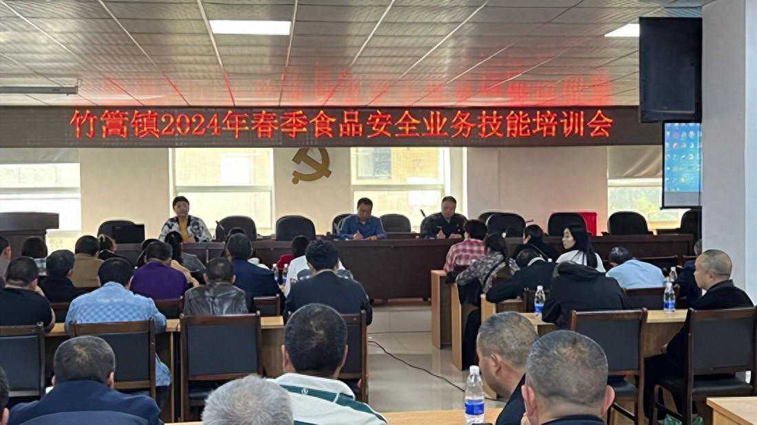 四川金堂县竹篙市场监管所以案普法开展食品安全培训