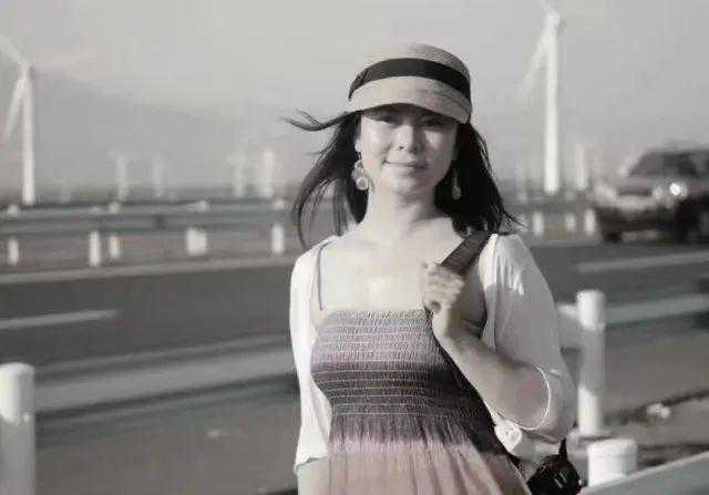 世事多随潮起落，身心不共草枯荣