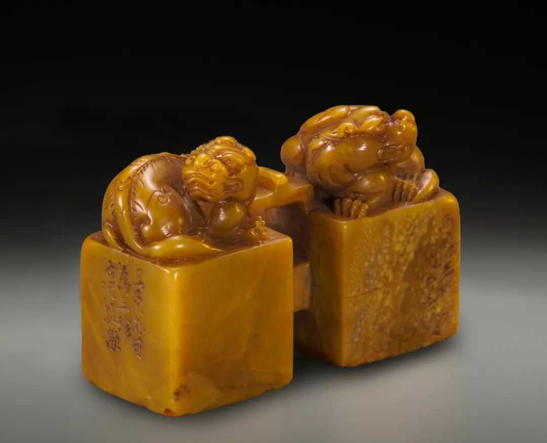 智者乐水 仁者乐山｜吴昌硕赠园丁田黄双联章