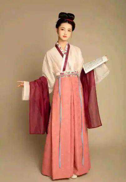 汉服最罕见的四破三裥裙，端庄的马面裙和治愈系满分的百迭裙科普