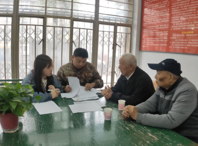 “老书记”退而不休 助力社区基层治理