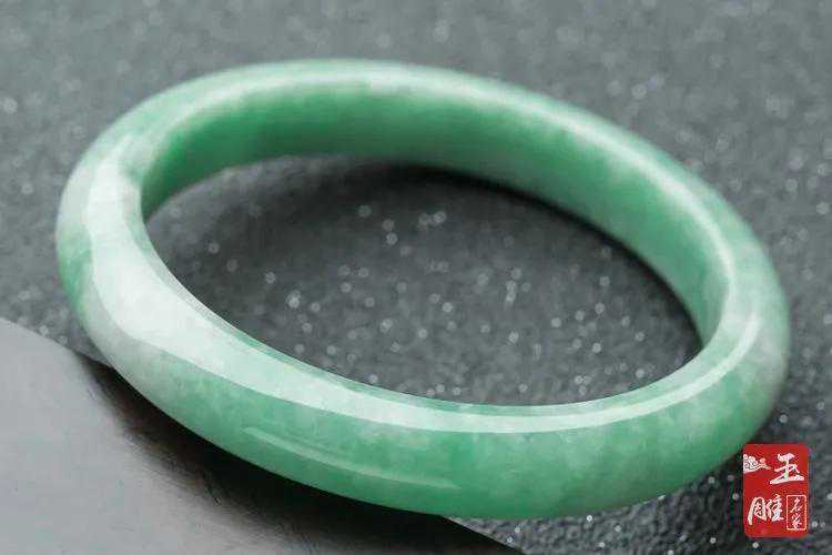 豆青翡翠价格是多少？豆种翡翠真的都是廉价货么？