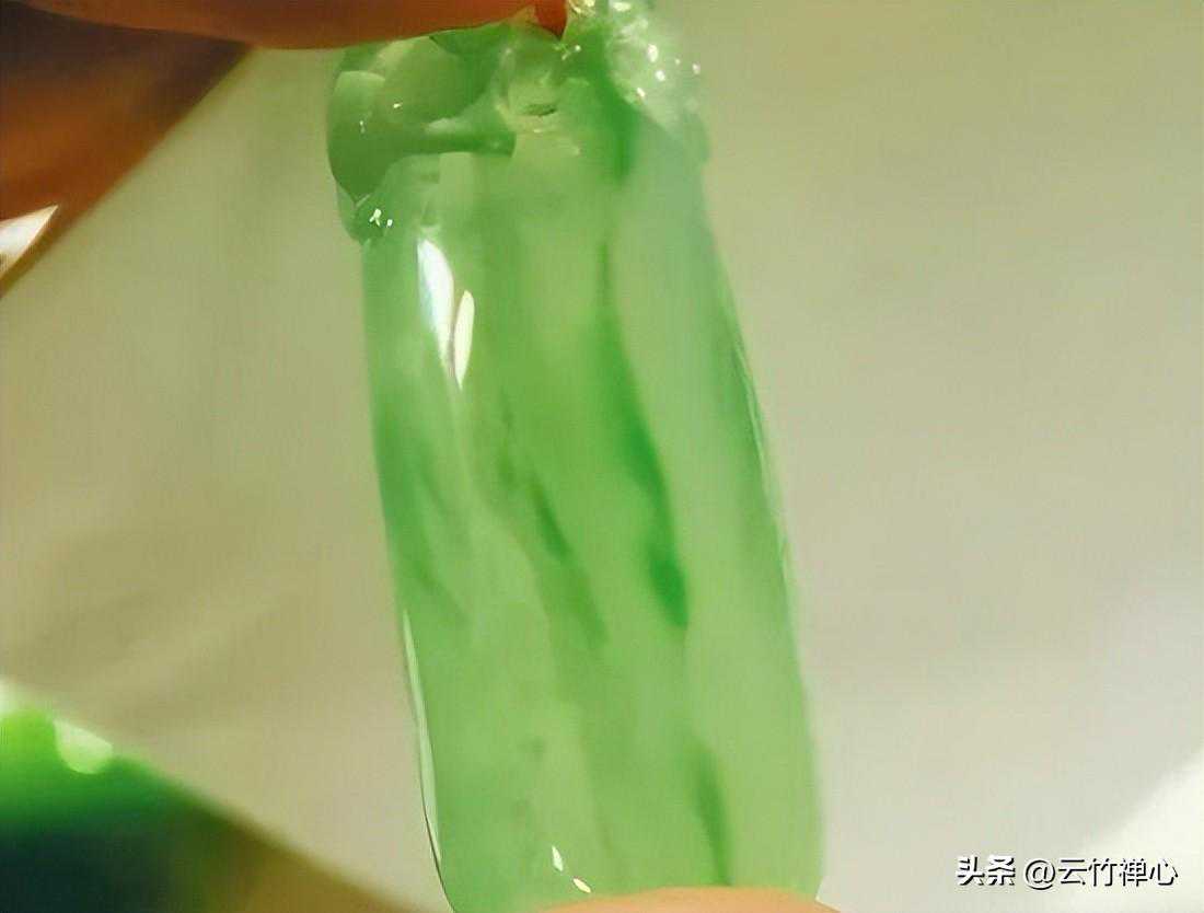 金丝种翡翠上的翠丝，不是真金胜似真金！