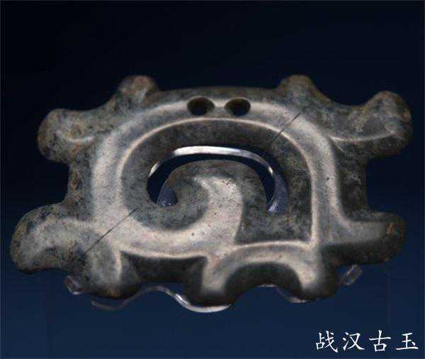 细品馆藏古玉——一组红山文化勾云佩欣赏