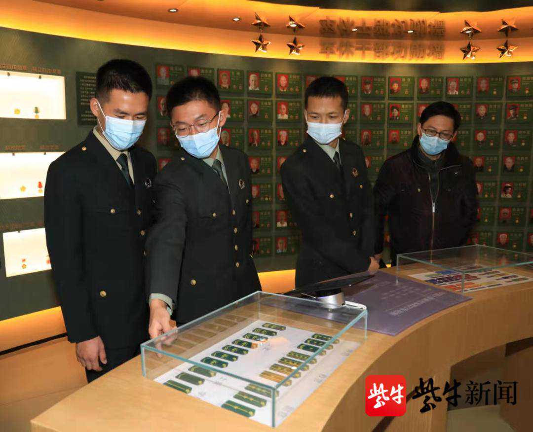 谁能想到，这双手的主人只有22岁