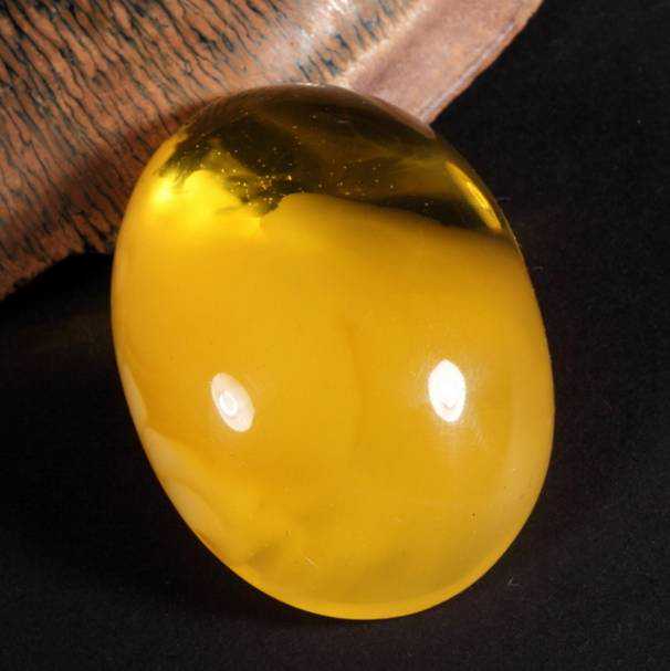 不伤害蜜蜡的6种鉴定方法 如何鉴定蜜蜡原石