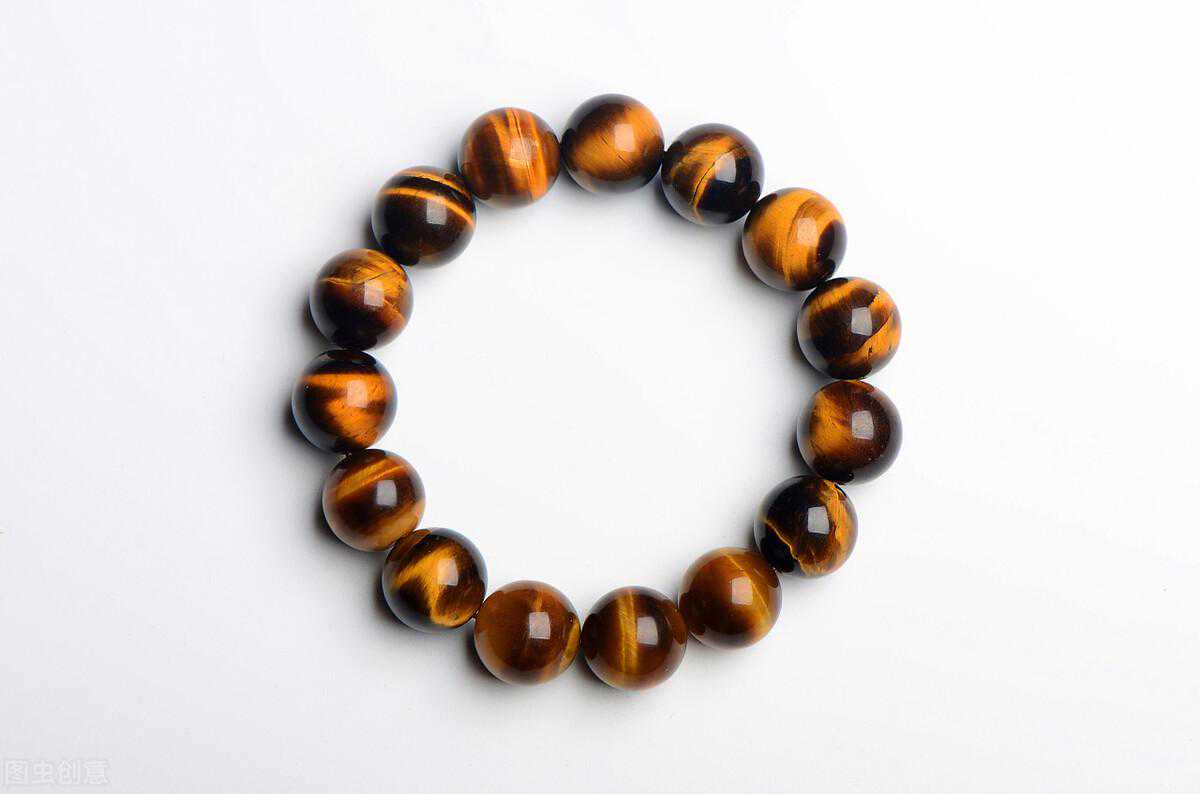 适合倔强的金牛座佩戴的黄虎眼石手串