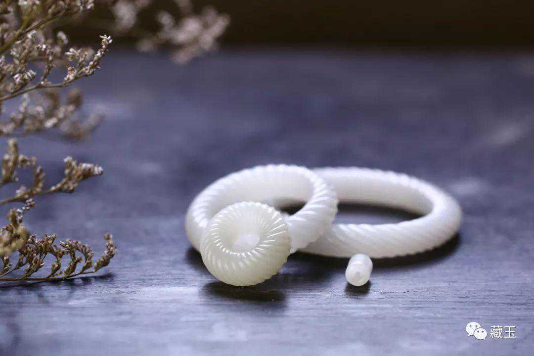 和田玉手镯最全攻略，女人该如何选择自己的玉手镯