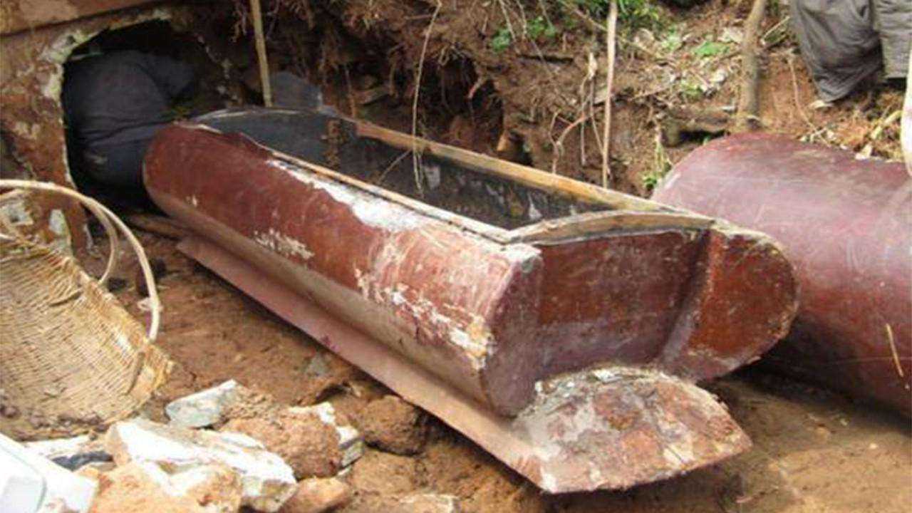 河南长台关出土神秘铜壶，它破解青铜的颜色之谜：青铜竟是黄色的