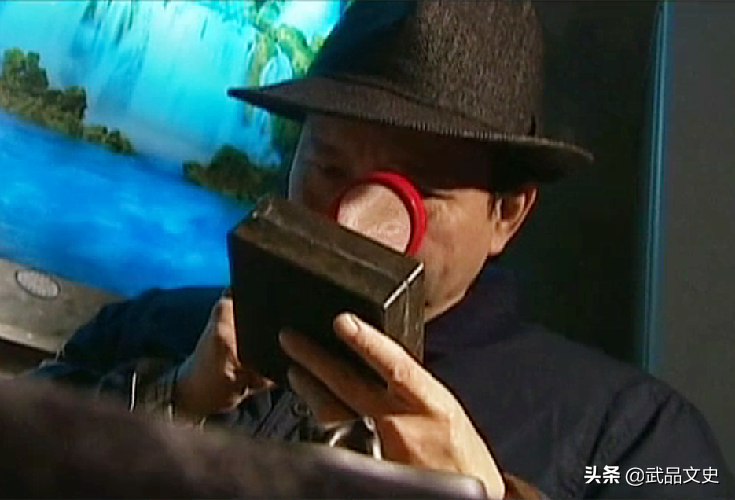 老人3万买铜盒，商家又送个小盒，专家：大盒是赝品，小盒值百万