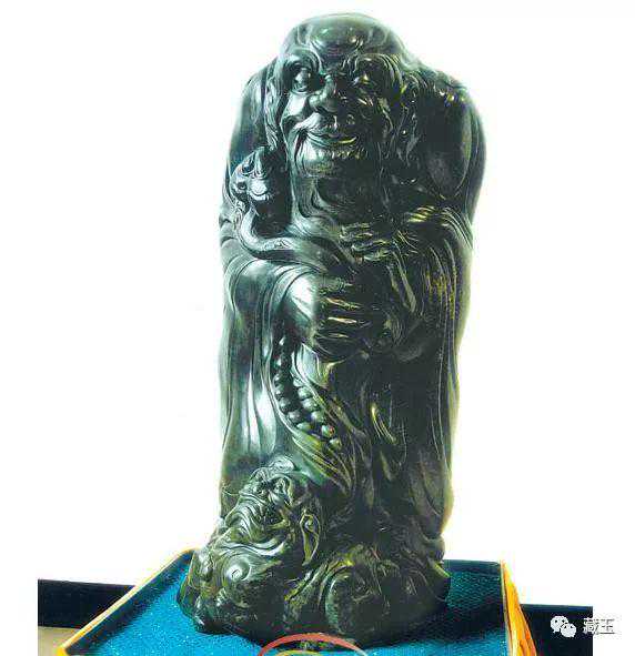 争议很大：285公斤碧玉籽料到底是值不值天价？