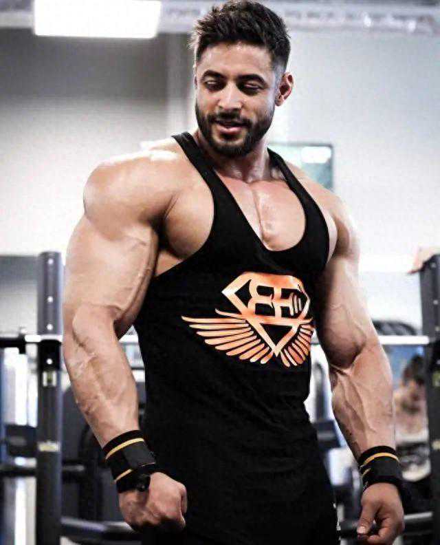 锻炼肱三头肌的16个动作，值得收藏！