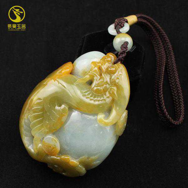 翡翠手摆件常识 长昊玉器教您翡翠手摆件把玩收藏技巧