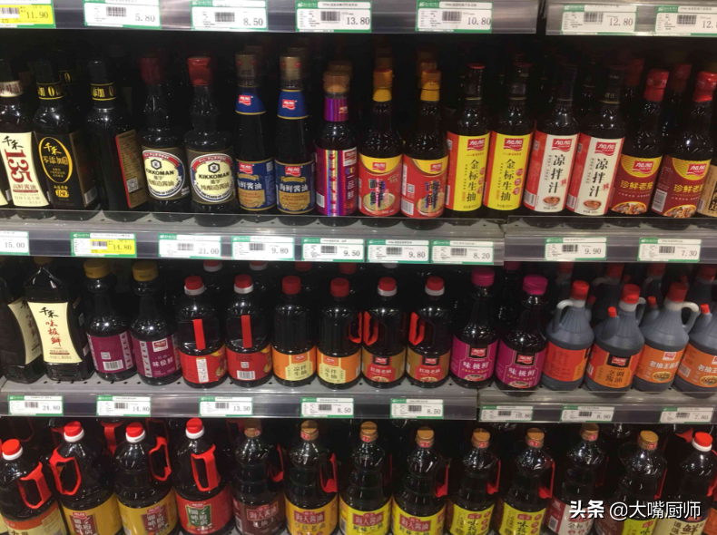 买酱油，选生抽还是味极鲜？区别真不小，买对了味道更鲜，收藏了