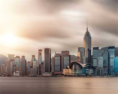 泰安79岁老人家中收藏50余幅织锦 重现“开国大典”